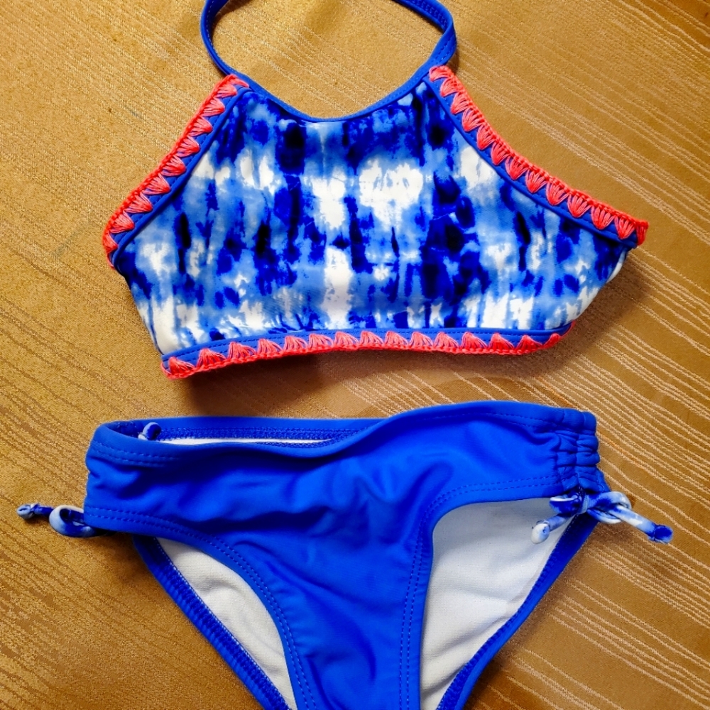 4T swim lot